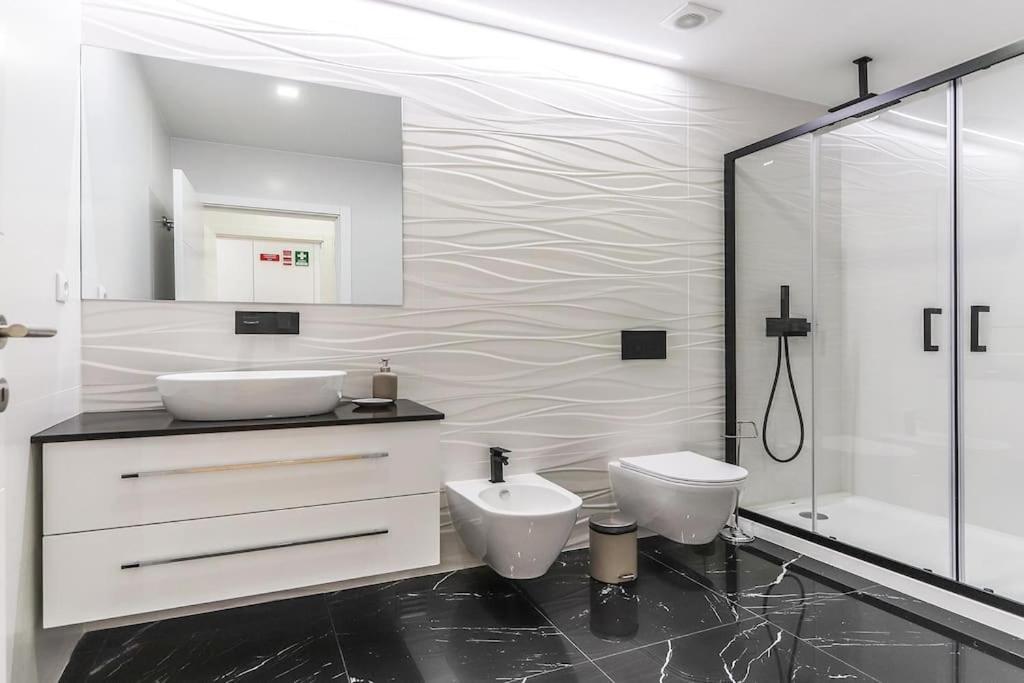 Apartment Outstanding Santos Spacious 2 Bedroom W Ac Lisbon