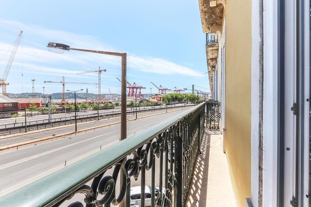 Outstanding Santos Spacious 2 Bedroom W Ac * Lisbon