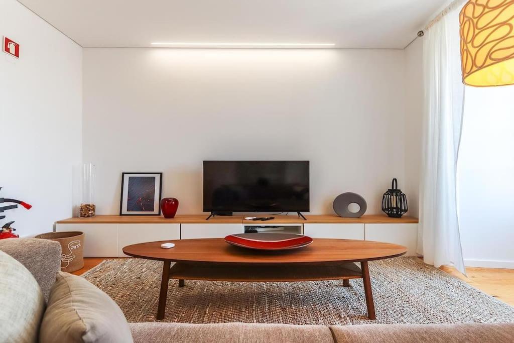 Apartment Outstanding Santos Spacious 2 Bedroom W Ac Lisbon