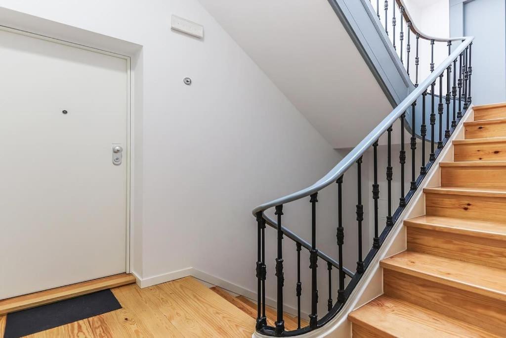 Outstanding Santos Spacious 2 Bedroom W Ac * Lisbon